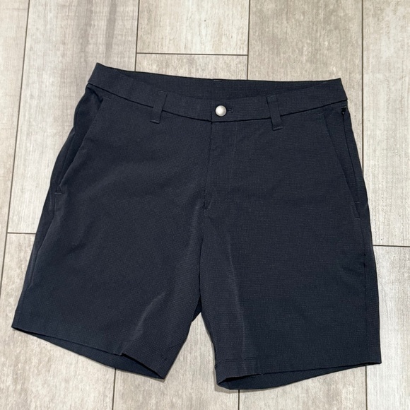 Lululemon Men Size 31 Shorts Commission Short Classic 9" Black - Picture 1 of 3